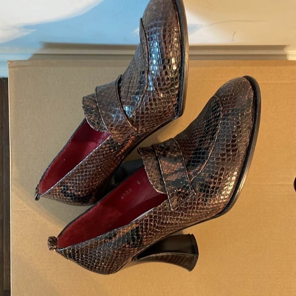 Donald Pliner Heels Women Size 8N Brown Mid Heel Textured Snakeskin
